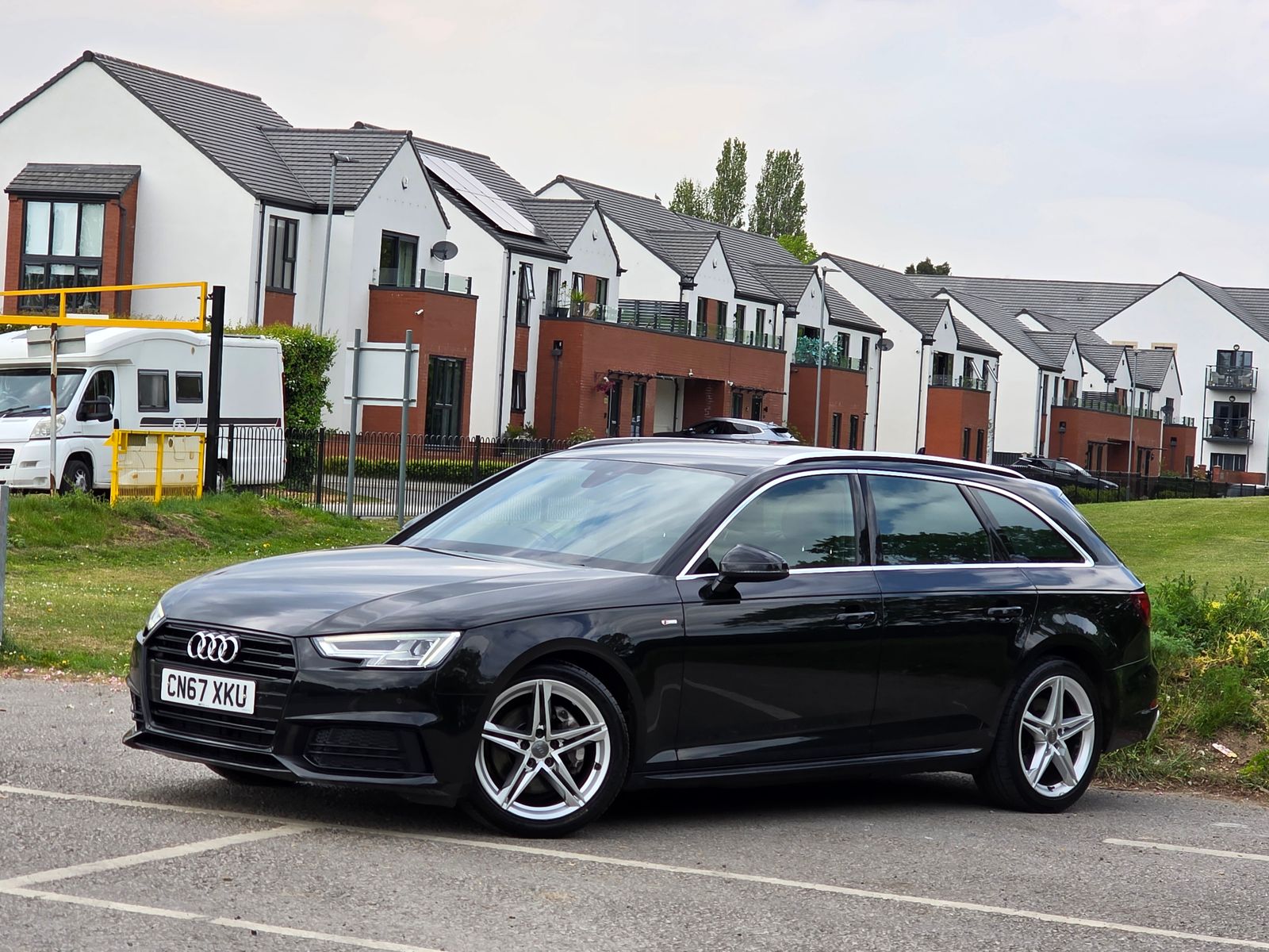 2017 Audi A4 Avant 2.0 TDI ultra S line Euro 6 (s/s) 5dr, exterior view 3