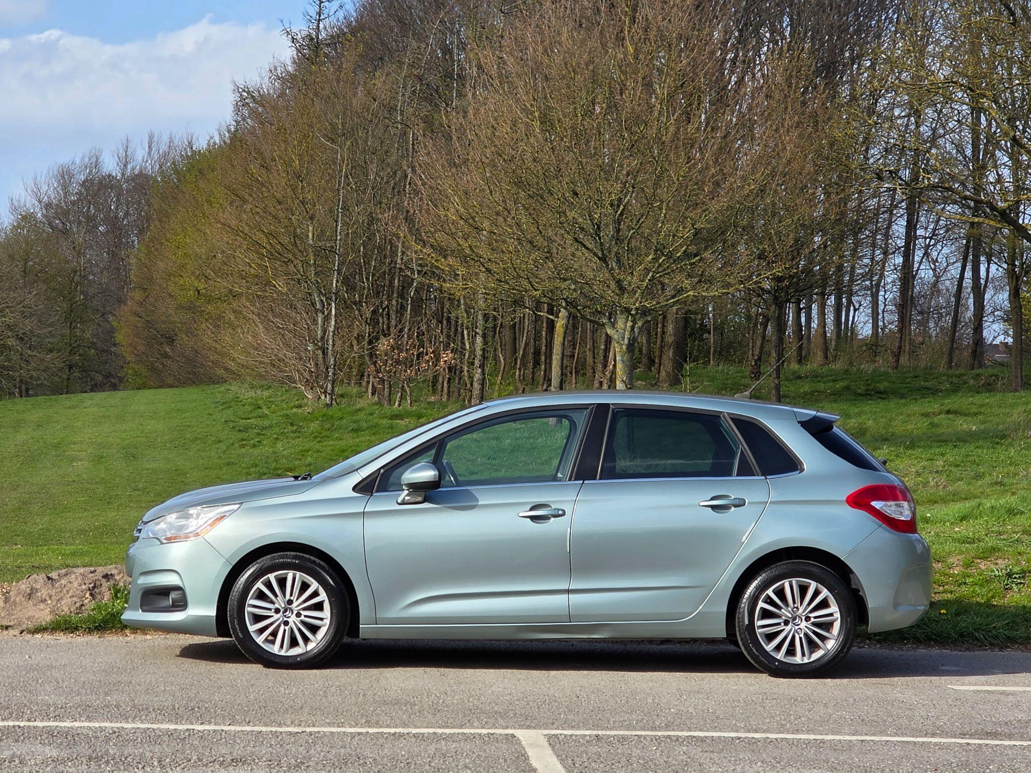 2011 Citroen C4 1.6 HDi 16V VTR+ Euro 5 5dr, exterior view 4