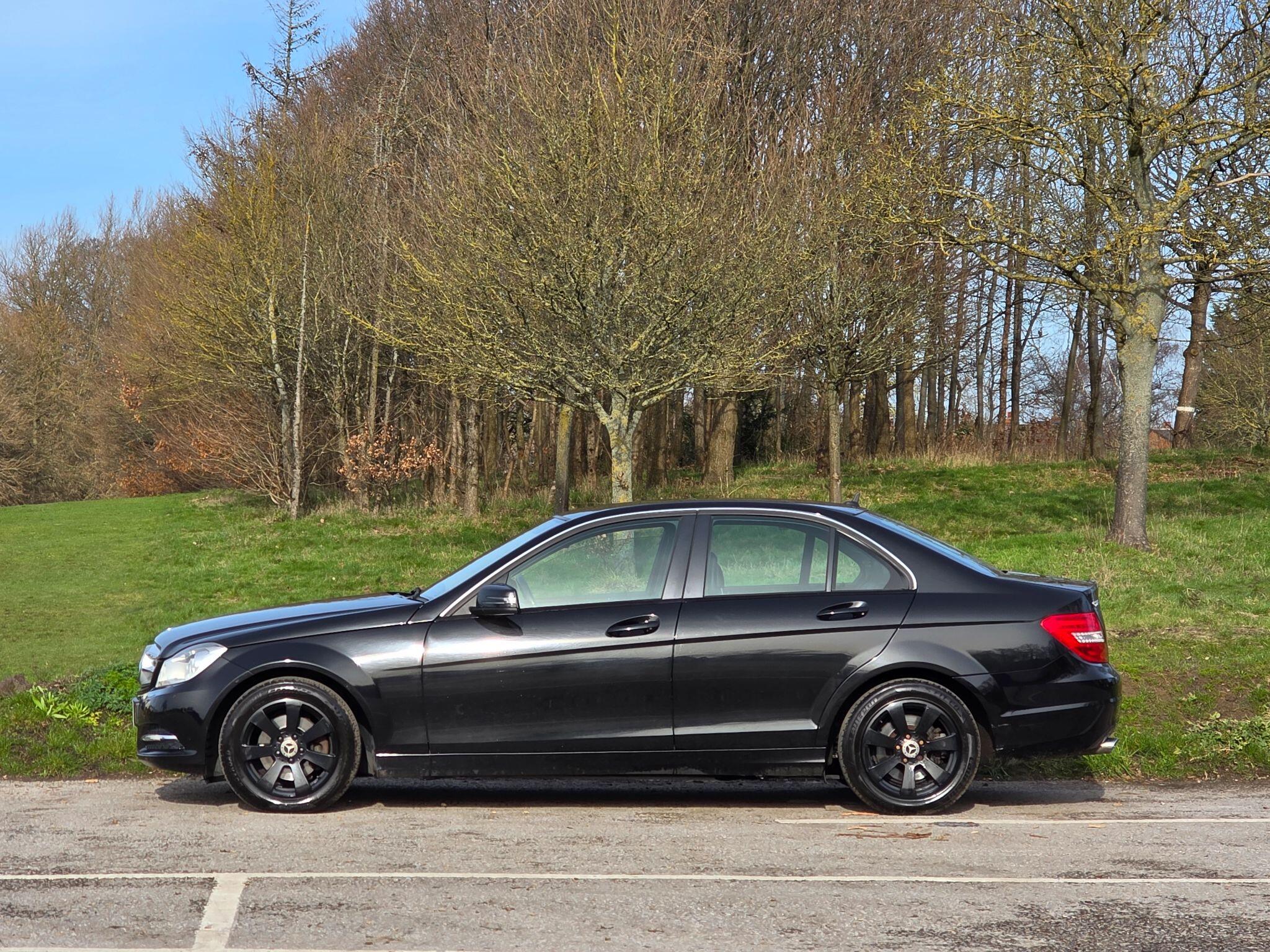 2012 Mercedes-Benz C Class 2.1 C220 CDI BlueEfficiency Executive SE G-Tronic+ Euro 5 (s/s) 4dr, exterior view 4