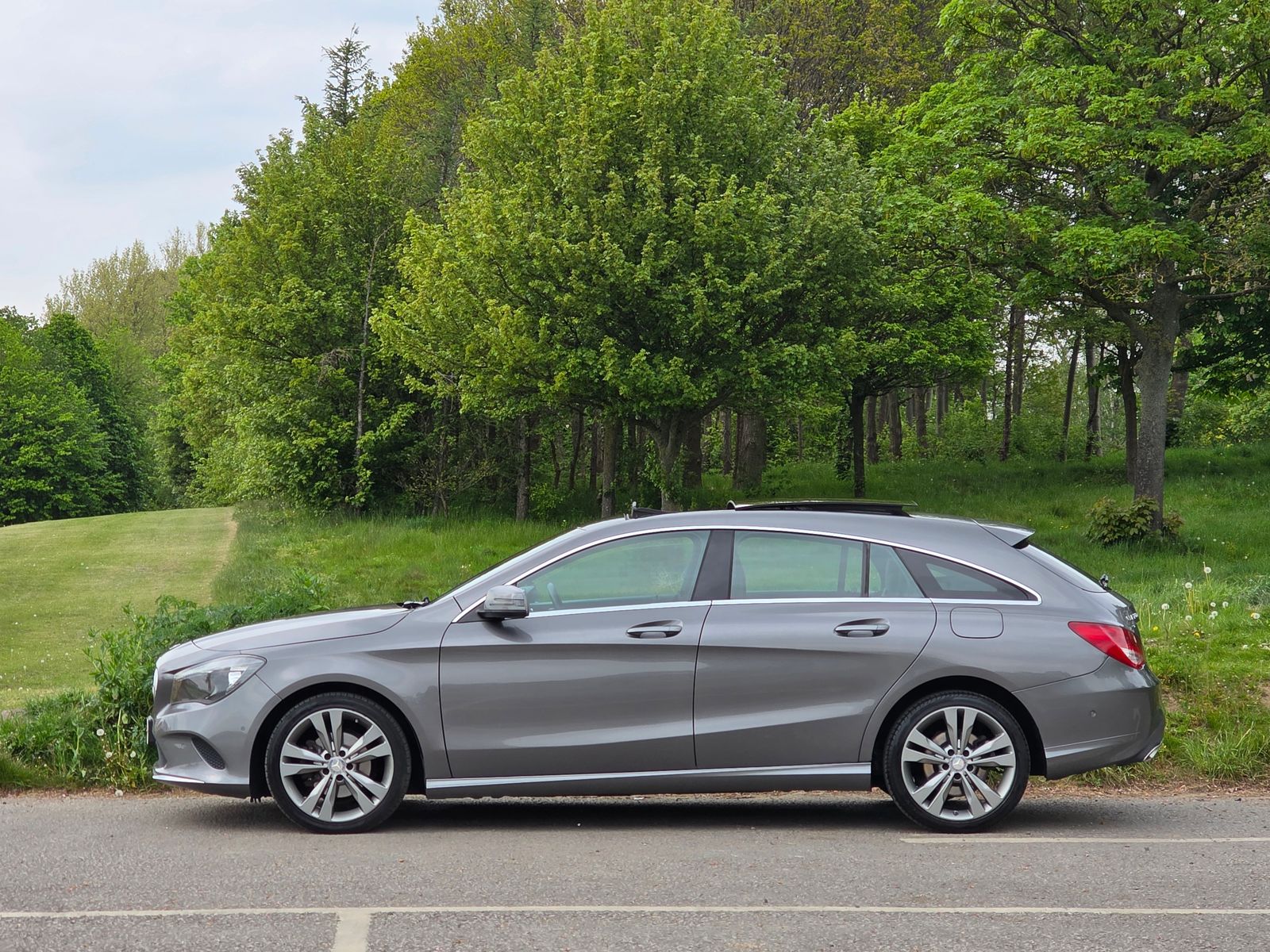2016 Mercedes-Benz CLA 2.1 CLA200d Sport Shooting Brake Euro 6 (s/s) 5dr, exterior view 4