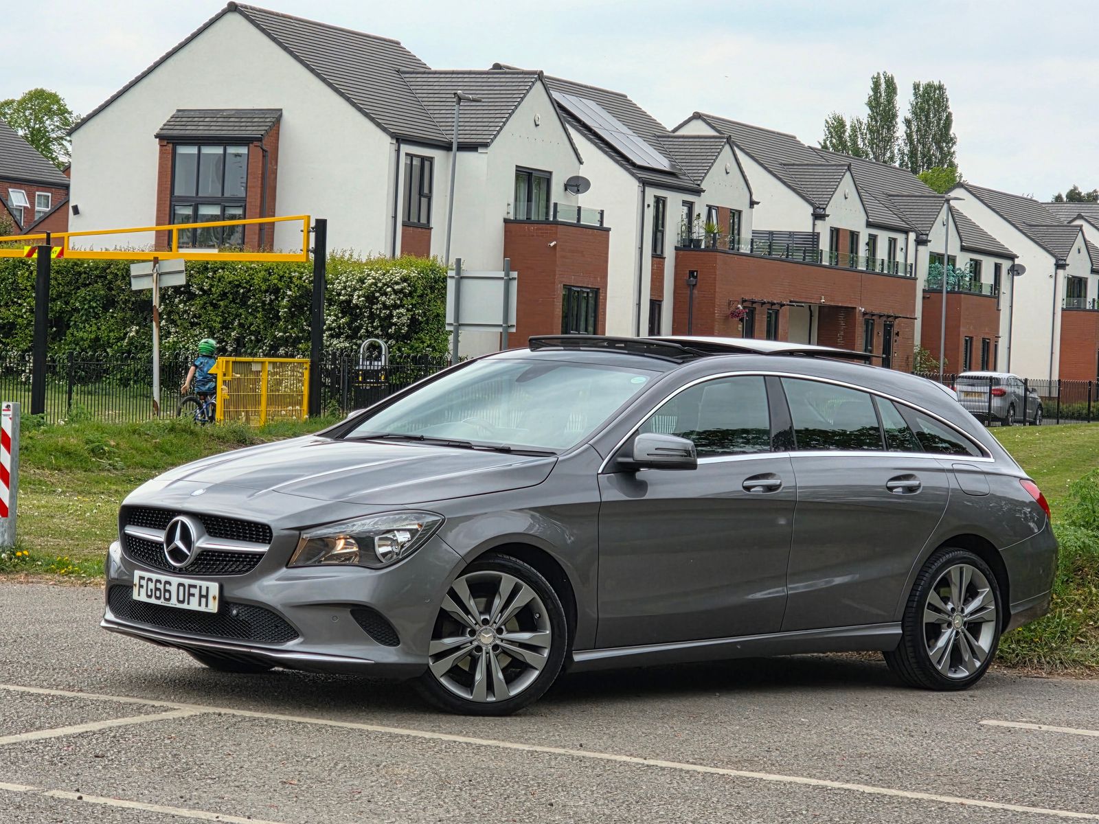 2016 Mercedes-Benz CLA 2.1 CLA200d Sport Shooting Brake Euro 6 (s/s) 5dr, exterior view 3