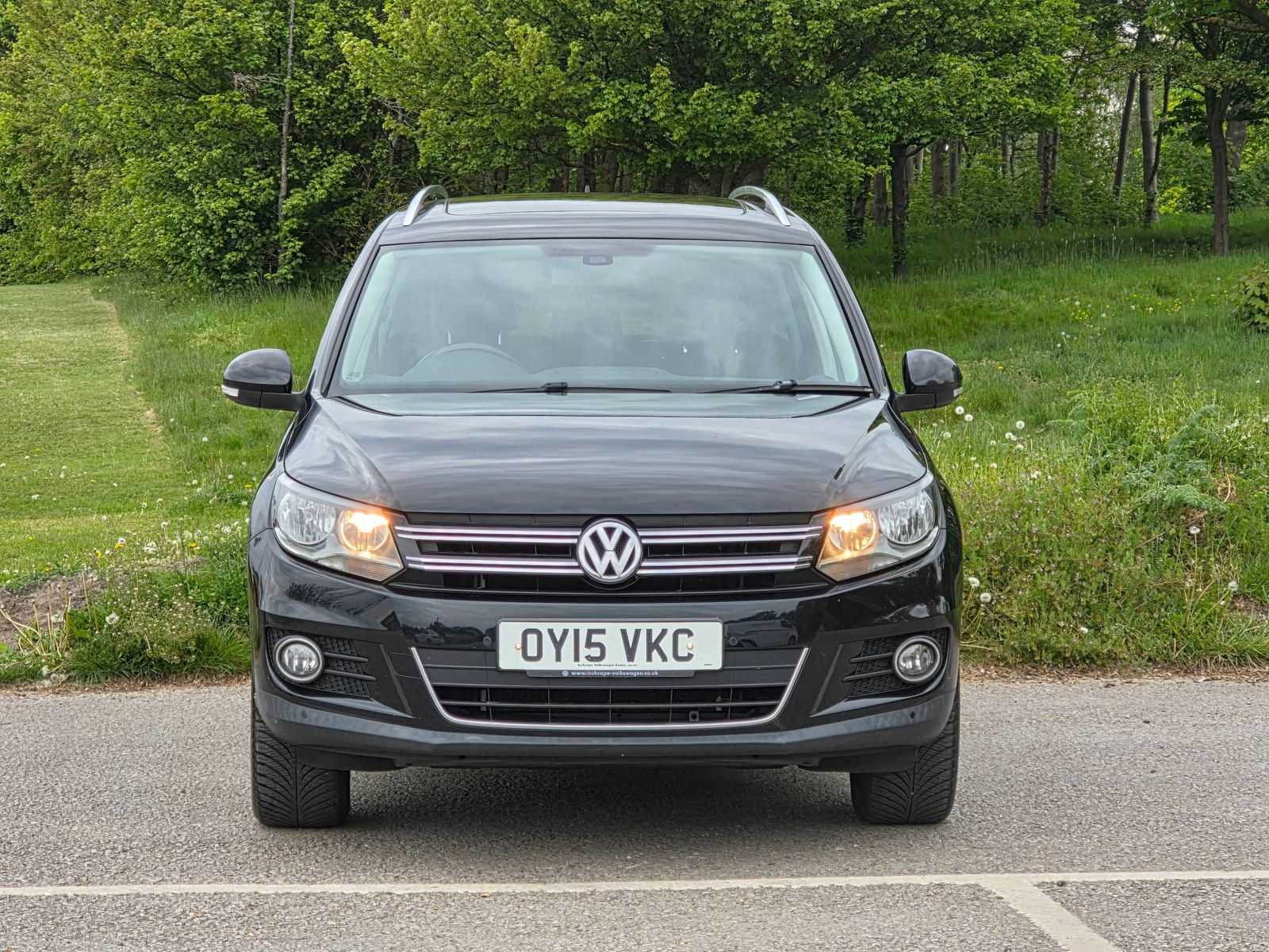 2015 Volkswagen Tiguan 2.0 TDI BlueMotion Tech Match DSG 4WD Euro 5 (s/s) 5dr, exterior view 2