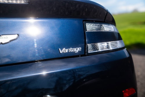 Aston Martin Vantage 15