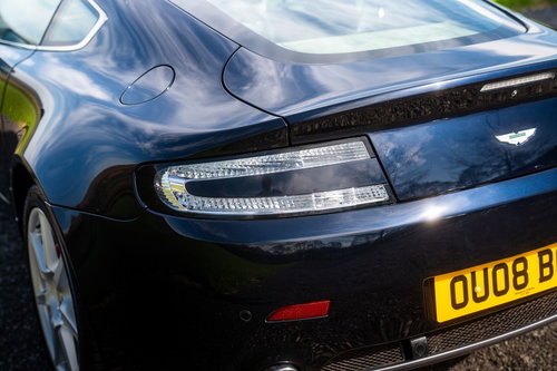 Aston Martin Vantage 17