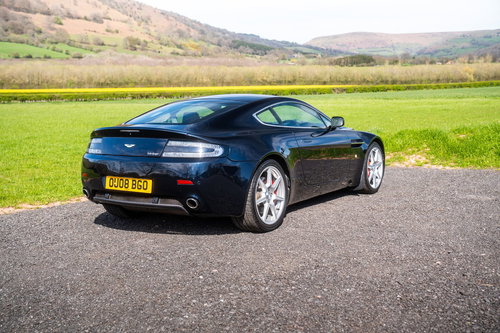 Aston Martin Vantage 12