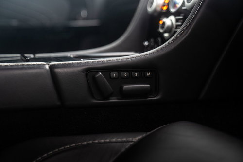 Aston Martin Vantage 11