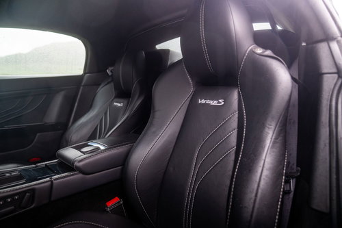 Aston Martin Vantage 17