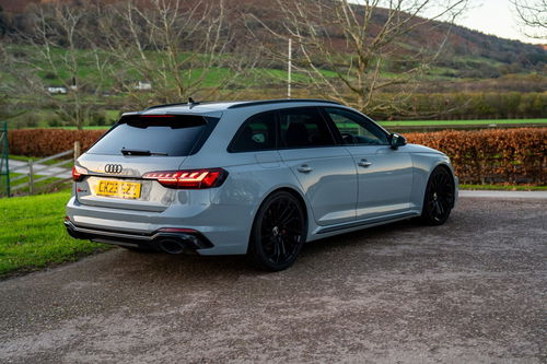 Audi RS4 Avant 8