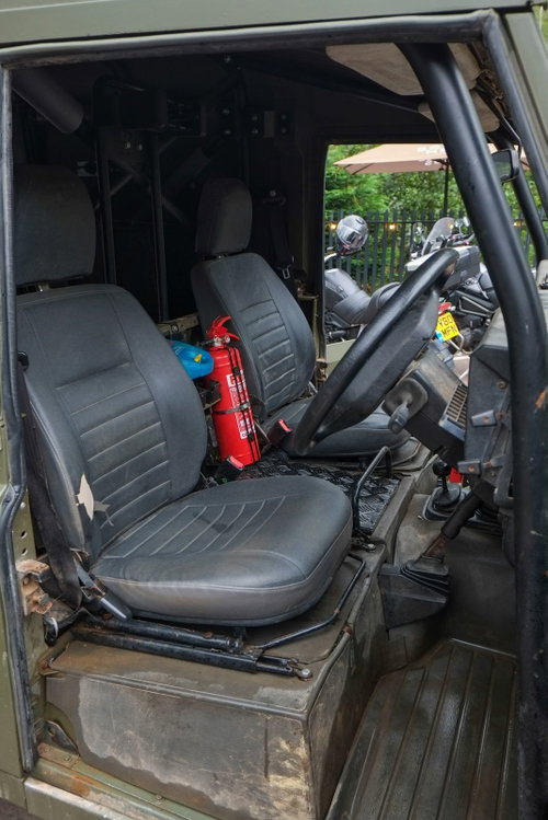 Land Rover DEFENDER 110 16