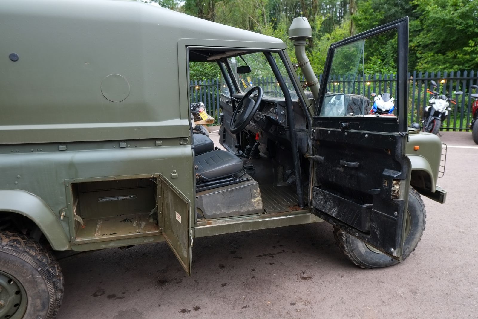 Land Rover DEFENDER 110