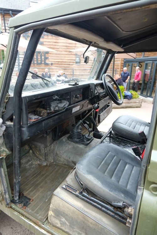 Land Rover DEFENDER 110 21