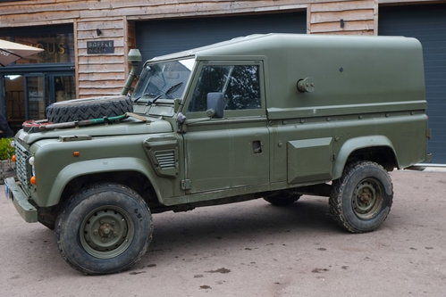 Land Rover DEFENDER 110 13
