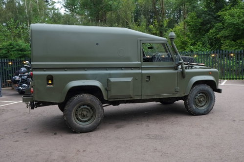 Land Rover DEFENDER 110 6