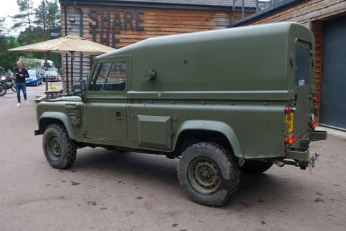 Land Rover DEFENDER 110 11