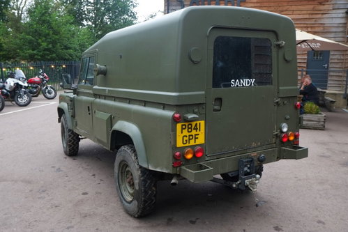 Land Rover DEFENDER 110 10