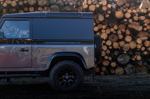 Land Rover Defender 90 17