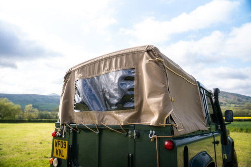 Land Rover Defender 90 18