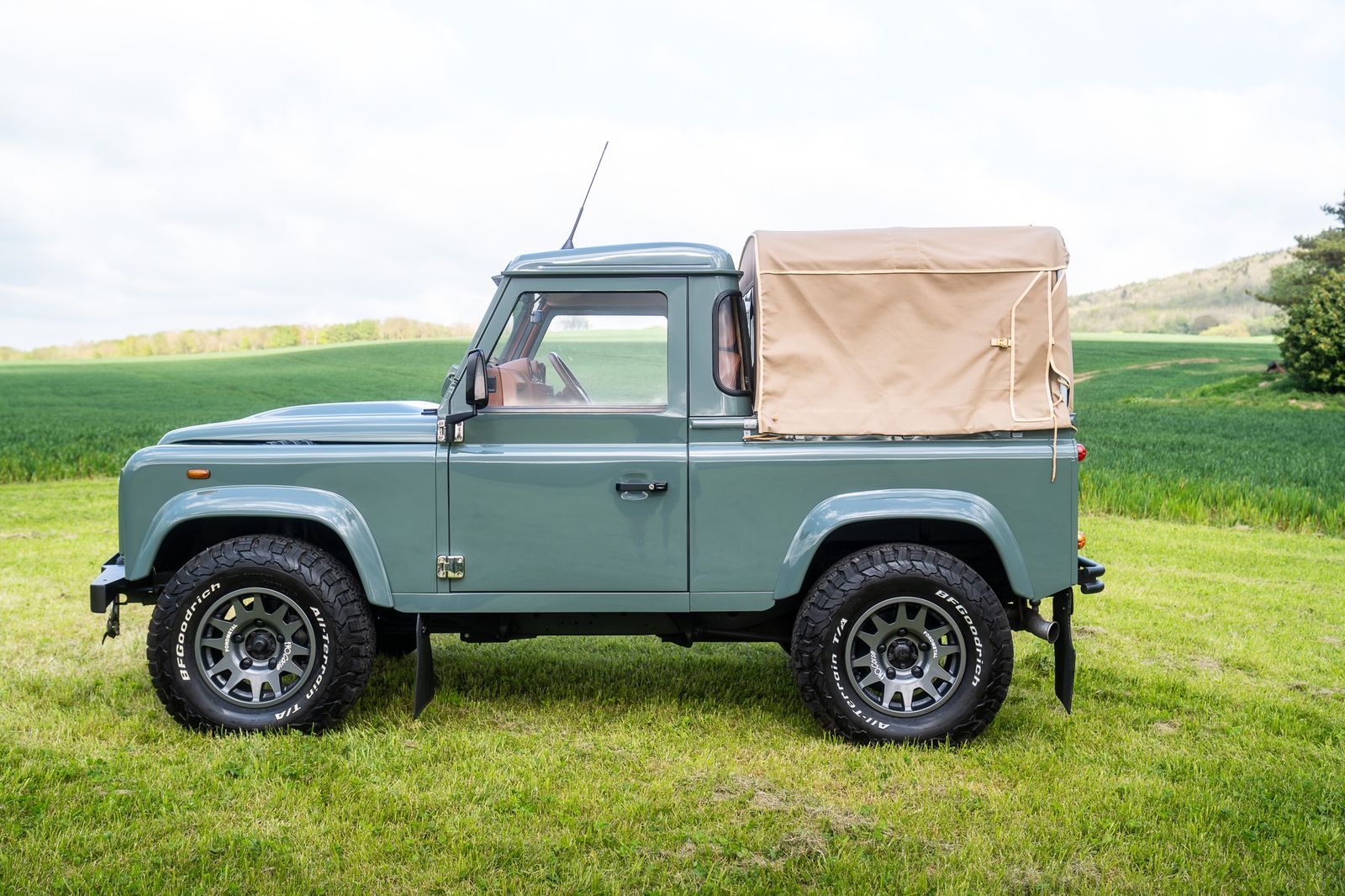 Land Rover Defender 90