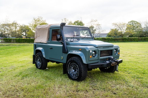 Land Rover Defender 90