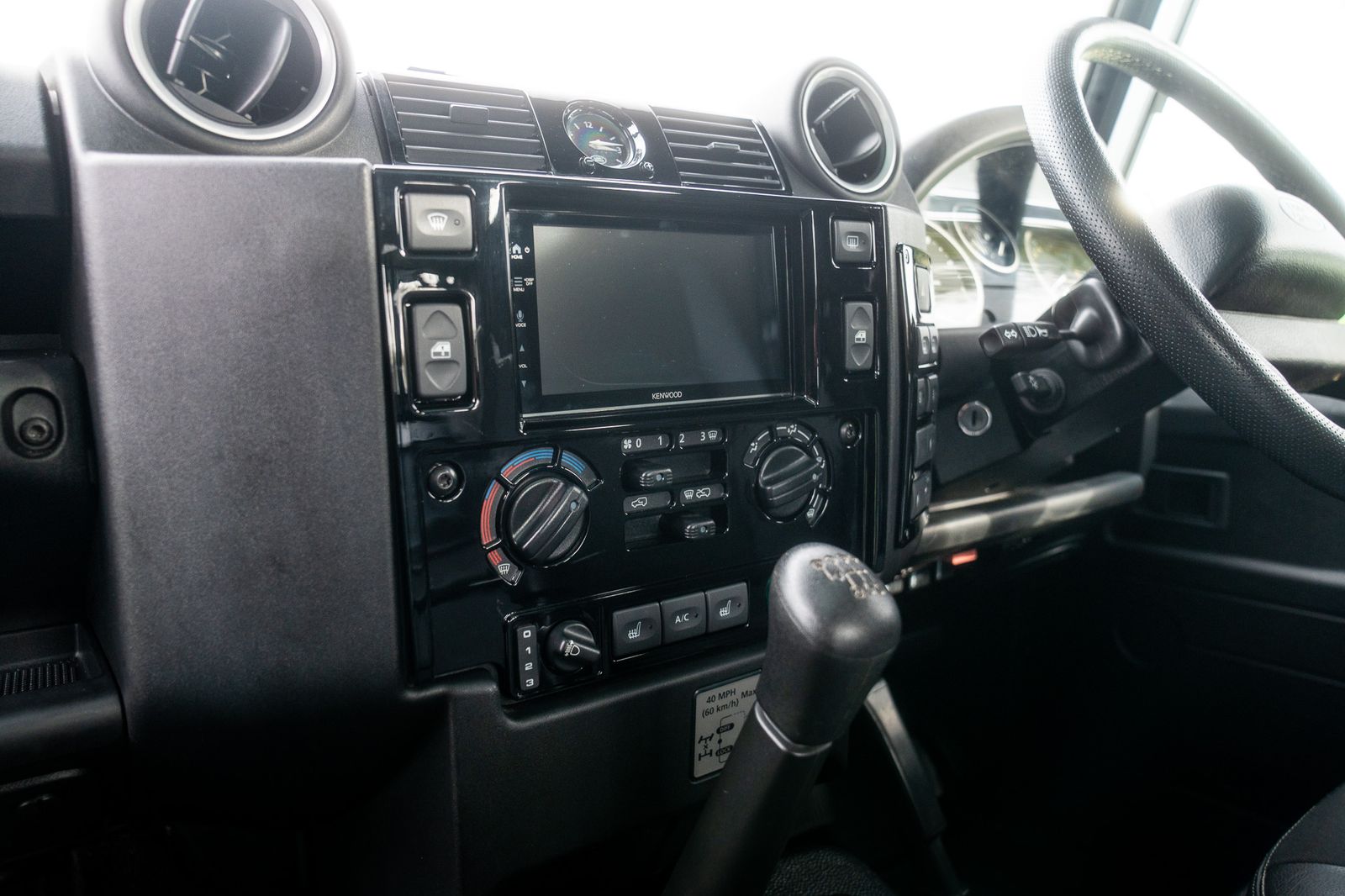 Land Rover Defender 90