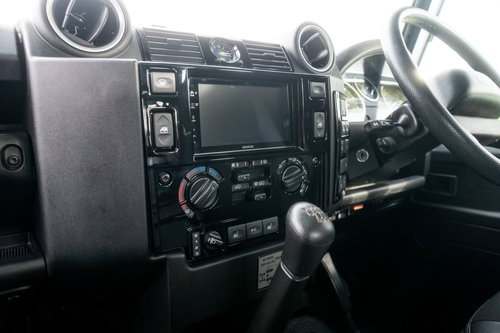 Land Rover Defender 90 37