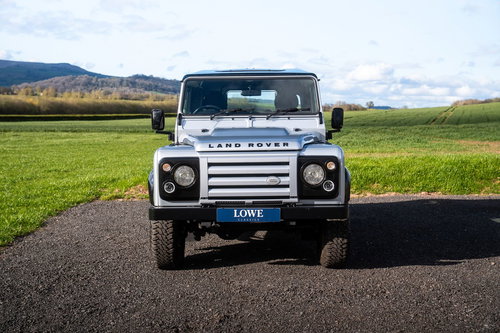 Land Rover Defender 90 1