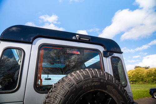 Land Rover Defender 90 23