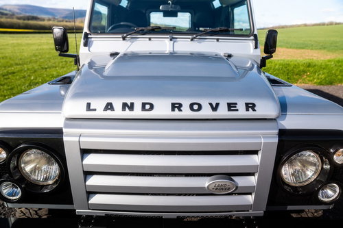 Land Rover Defender 90 6