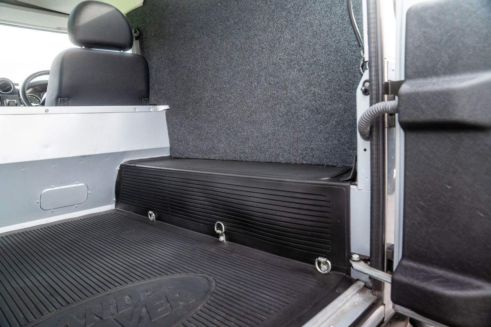 Land Rover Defender 90