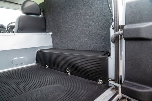 Land Rover Defender 90 41