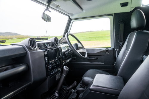 Land Rover Defender 90 34