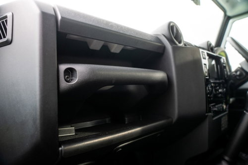 Land Rover Defender 90 36