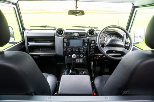 Land Rover Defender 90 43