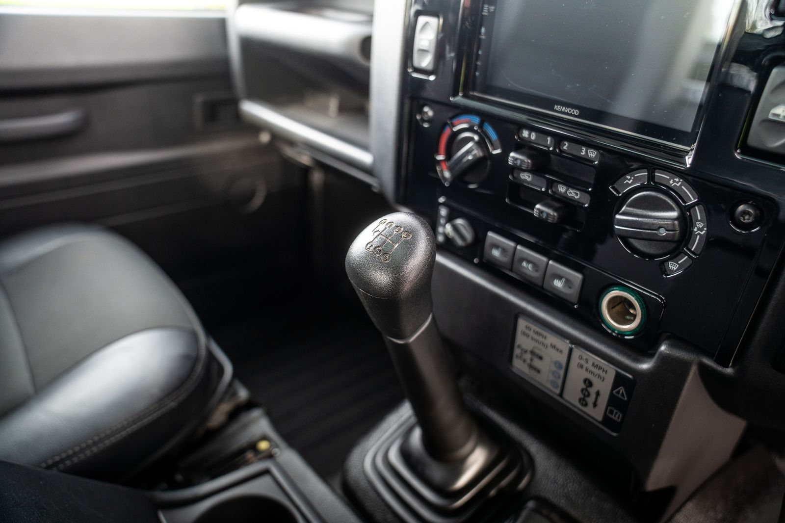 Land Rover Defender 90