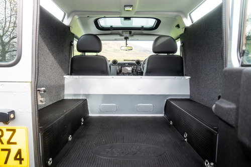 Land Rover Defender 90 40