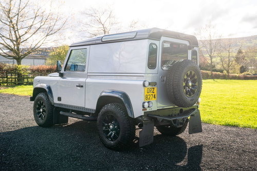 Land Rover Defender 90 3