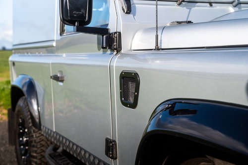 Land Rover Defender 90 9