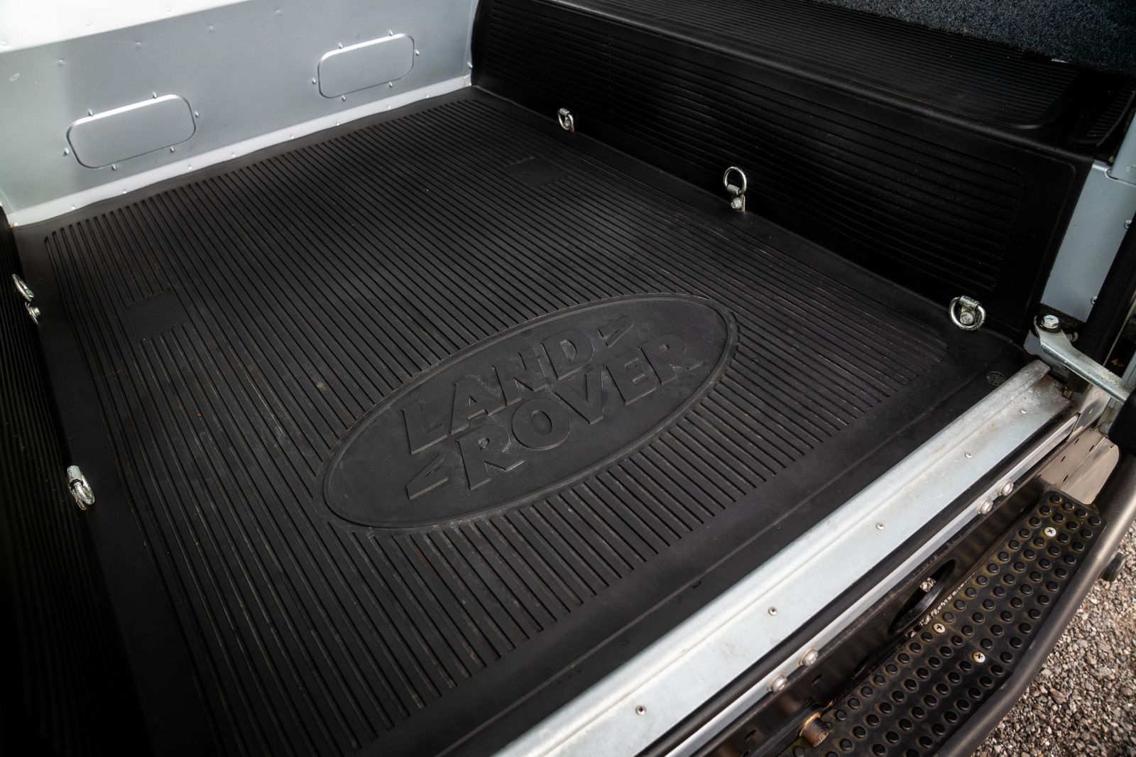 Land Rover Defender 90