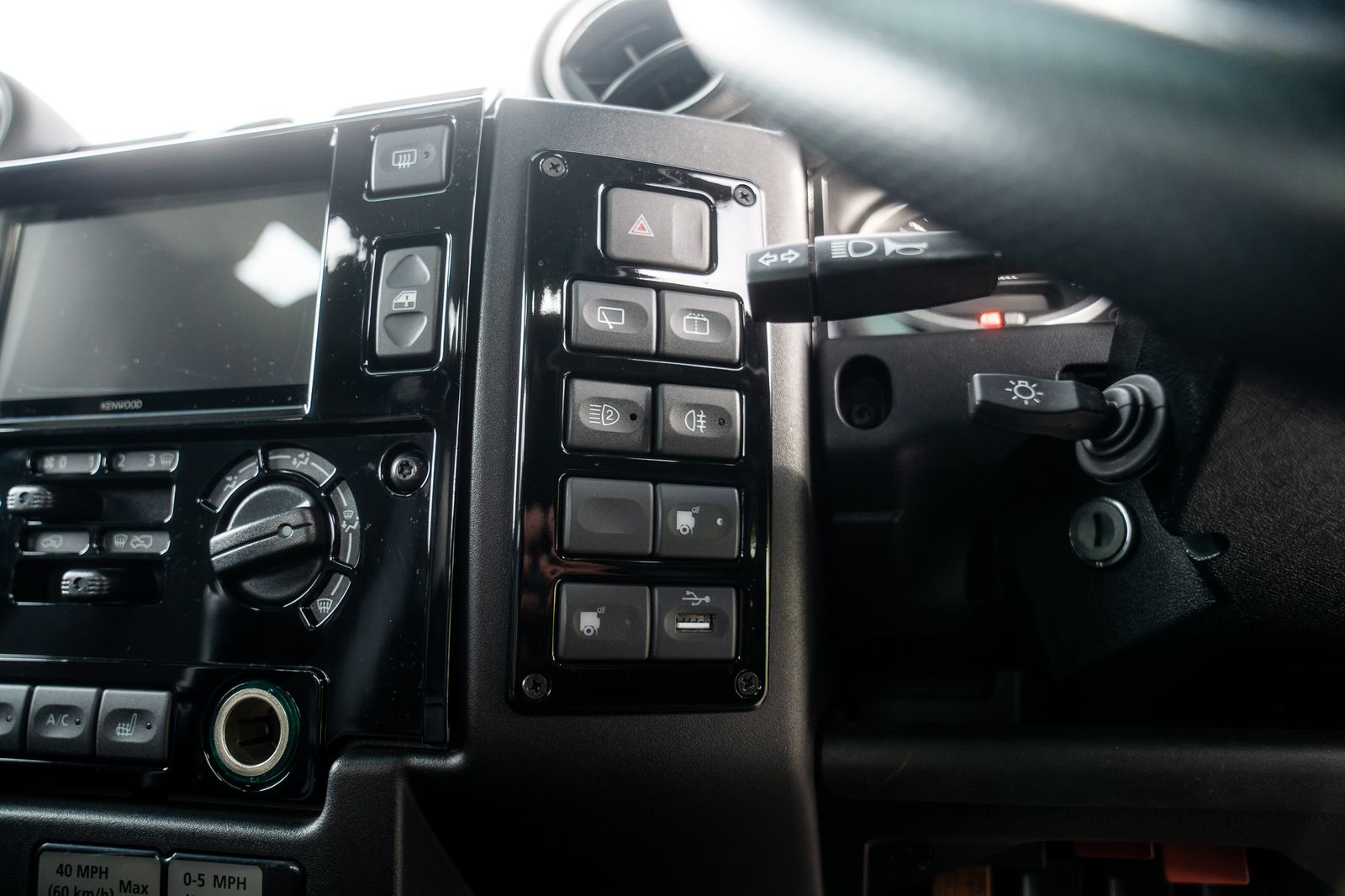 Land Rover Defender 90