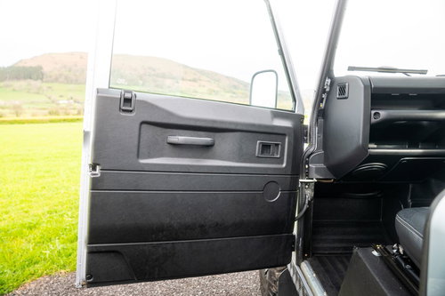 Land Rover Defender 90 33