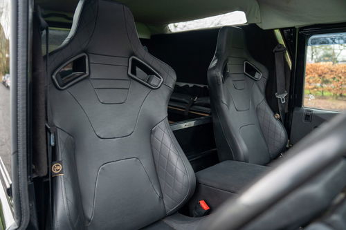 Land Rover Defender 90 23