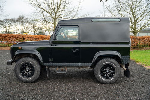 Land Rover Defender 90 4