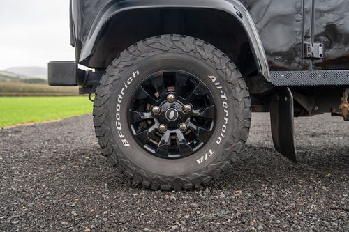 Land Rover Defender 90 11