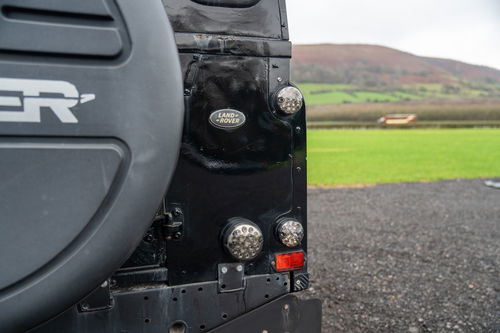 Land Rover Defender 90 18