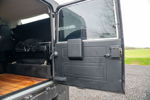 Land Rover Defender 90 33