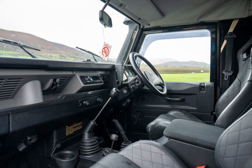 Land Rover Defender 90 29