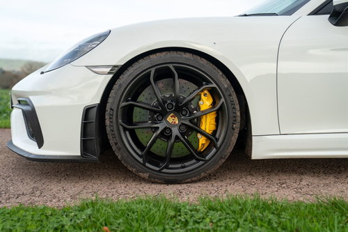 Porsche 718 spyder 11