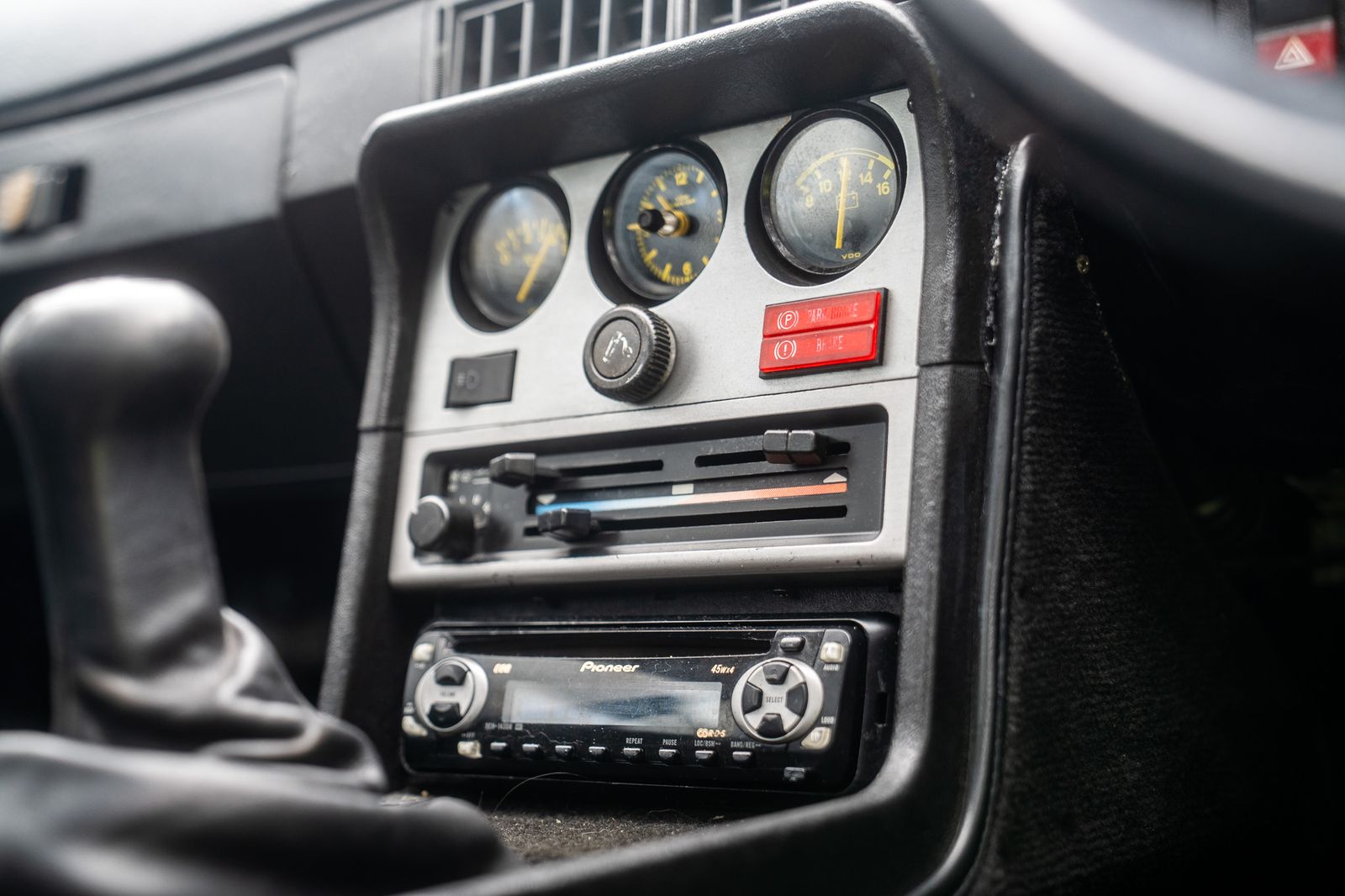 Porsche 944
