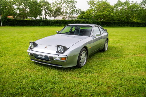 Porsche 944 2