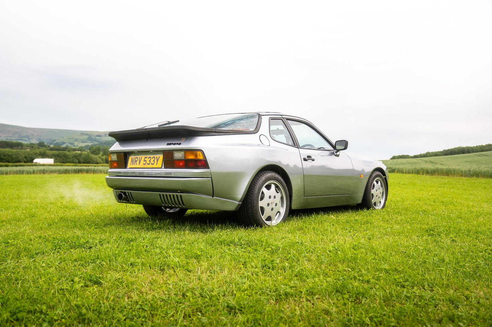 Porsche 944